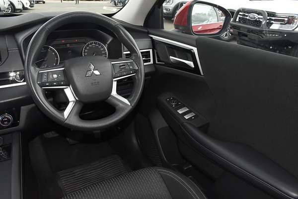 2023 Mitsubishi Outlander ES ZM