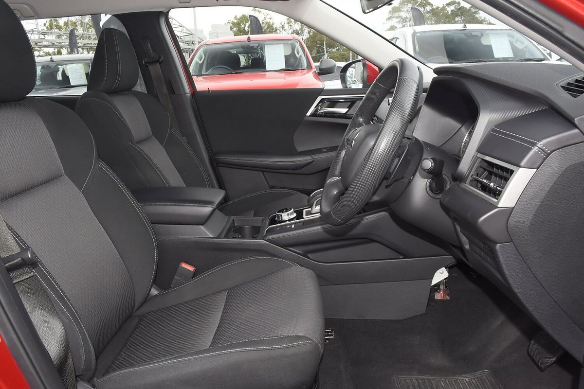 2023 Mitsubishi Outlander ES ZM
