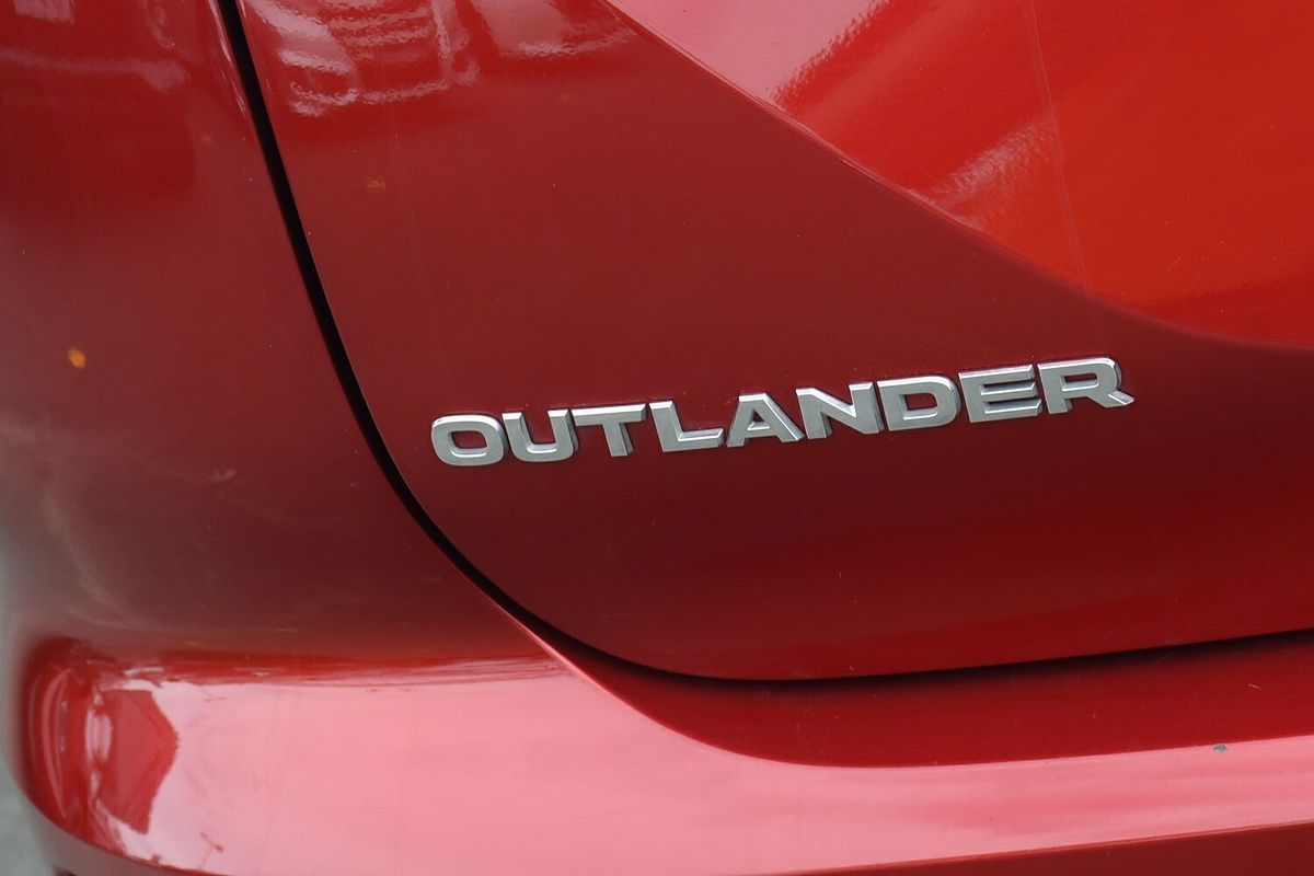 2023 Mitsubishi Outlander ES ZM