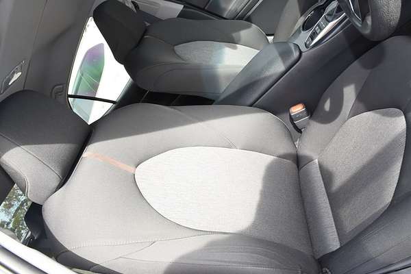 2019 Toyota Camry Ascent AXVH71R