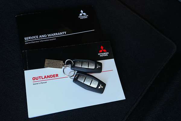 2022 Mitsubishi Outlander LS ZM