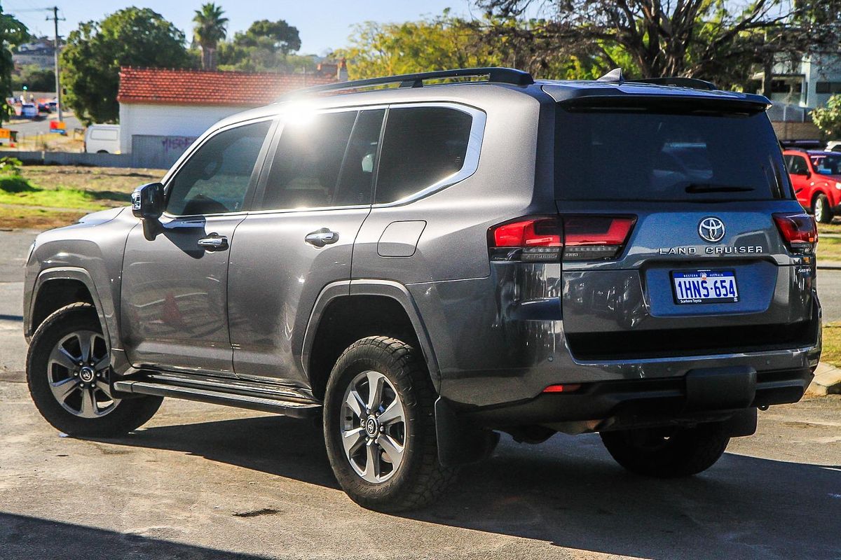 2022 Toyota Landcruiser Sahara FJA300R