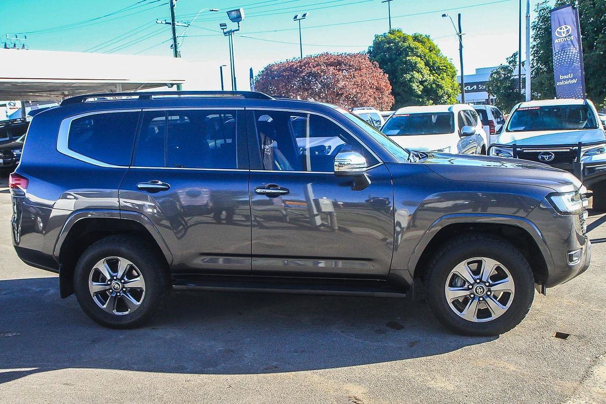 2022 Toyota Landcruiser Sahara FJA300R