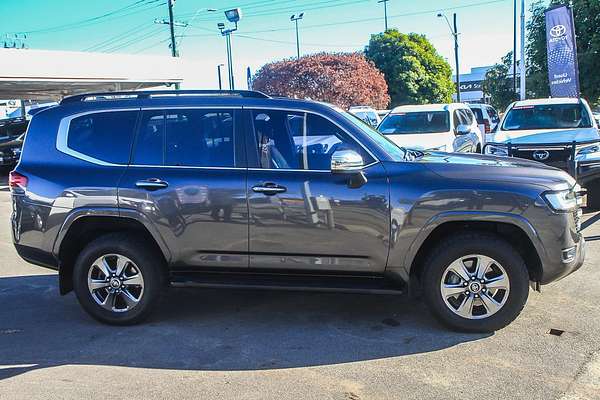 2022 Toyota Landcruiser Sahara FJA300R