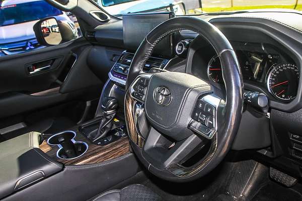 2022 Toyota Landcruiser Sahara FJA300R