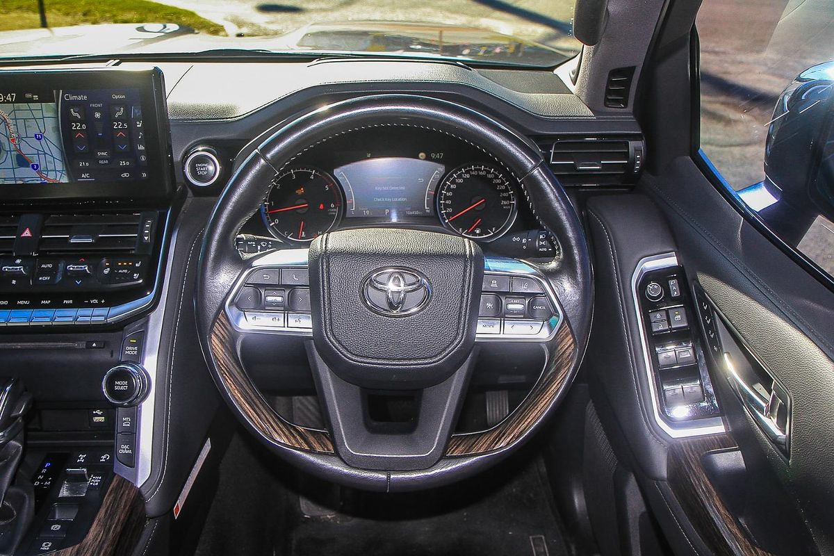 2022 Toyota Landcruiser Sahara FJA300R
