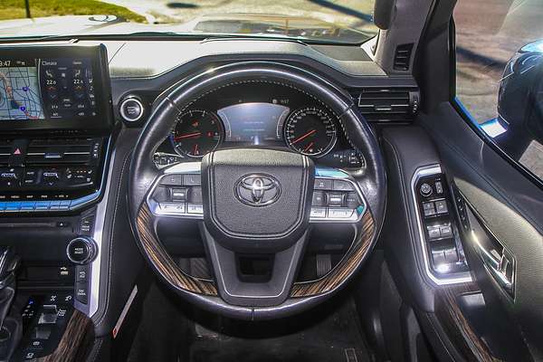 2022 Toyota Landcruiser Sahara FJA300R
