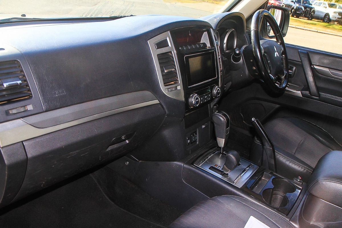 2015 Mitsubishi Pajero GLS NX