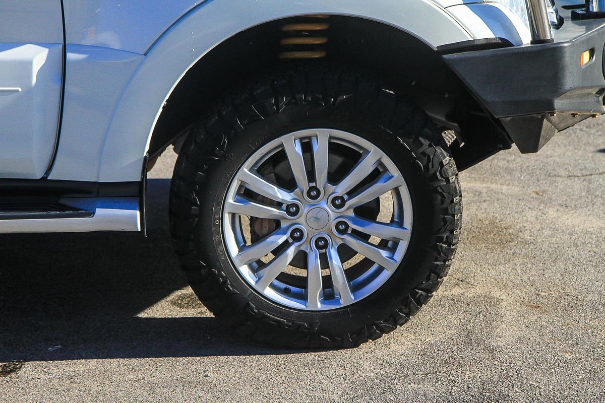 2015 Mitsubishi Pajero GLS NX