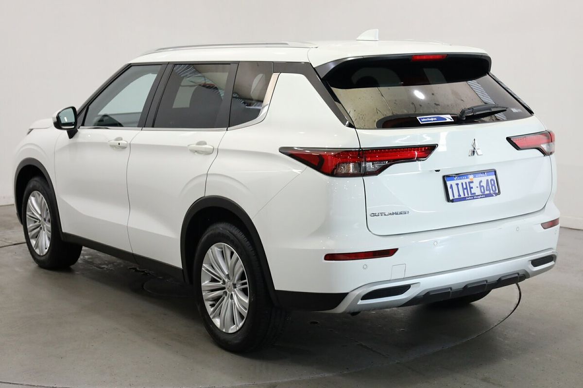 2024 Mitsubishi Outlander LS ZM