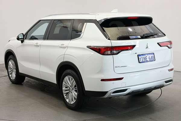 2024 Mitsubishi Outlander LS ZM
