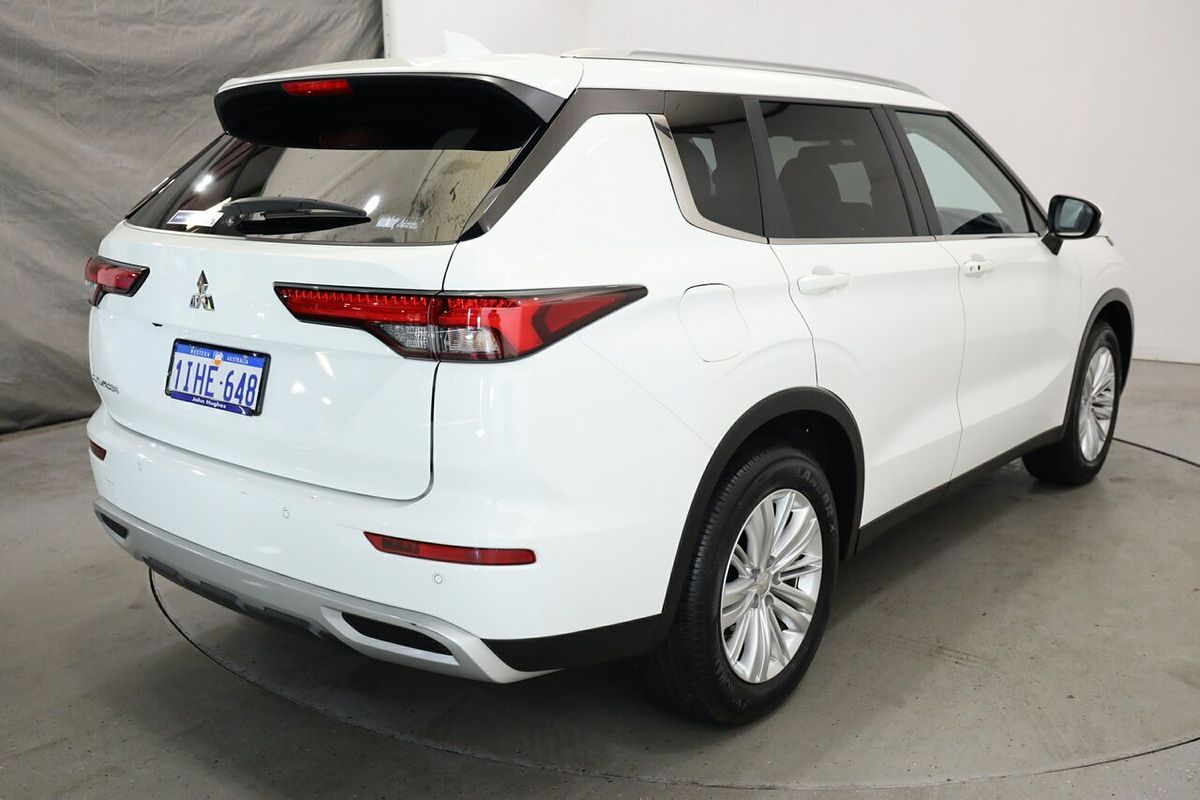 2024 Mitsubishi Outlander LS ZM