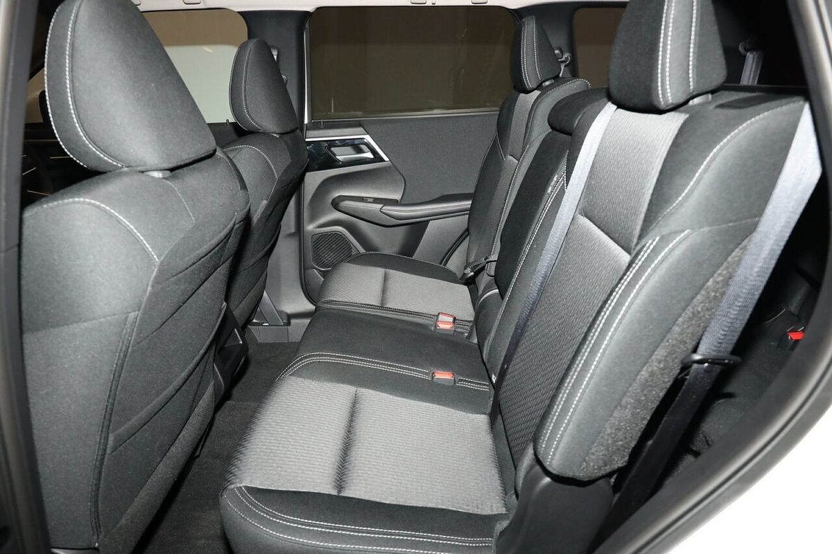 2024 Mitsubishi Outlander LS ZM