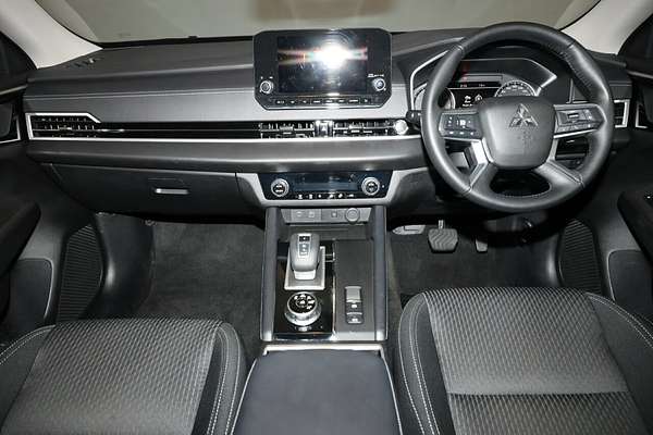 2024 Mitsubishi Outlander LS ZM
