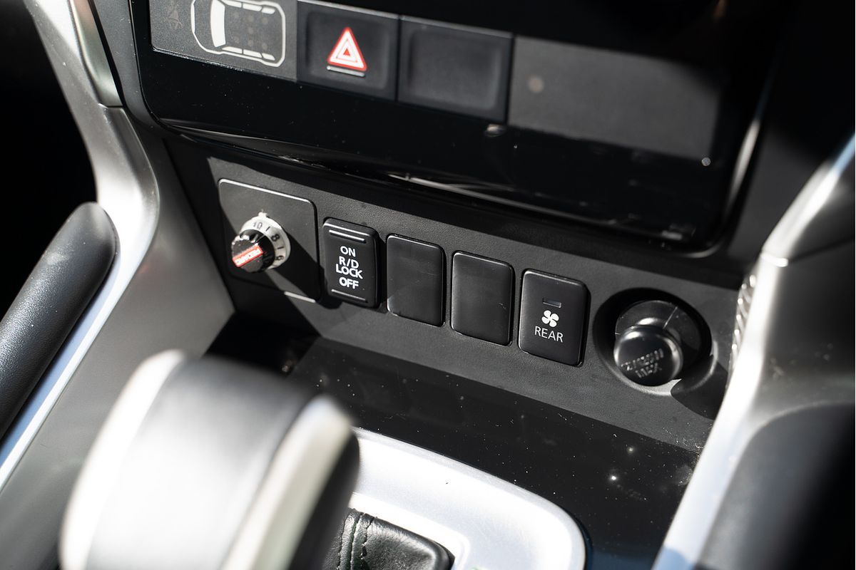 2019 Mitsubishi Pajero Sport Black Edition QE