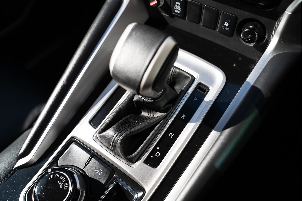 2019 Mitsubishi Pajero Sport Black Edition QE