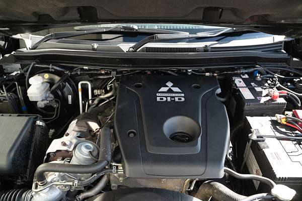 2019 Mitsubishi Pajero Sport Black Edition QE