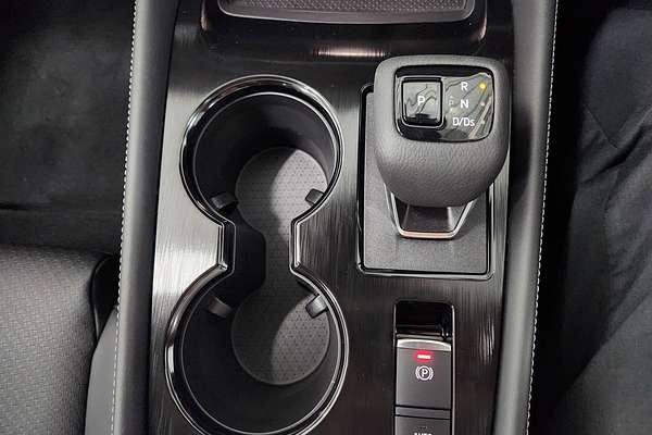 2025 Nissan X-TRAIL ST-L T33