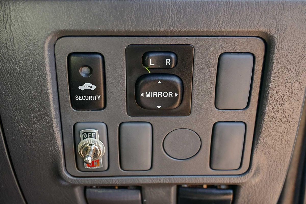 2013 Toyota Hilux SR KUN26R 4X4