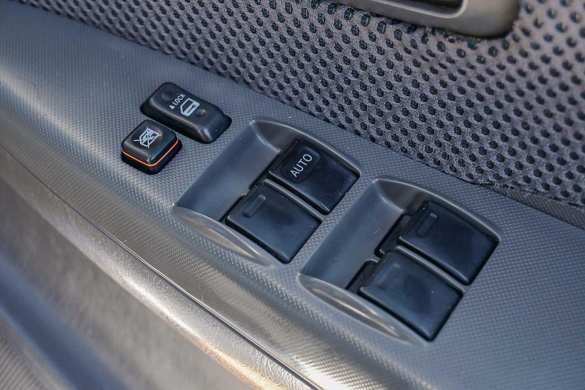 2013 Toyota Hilux SR KUN26R 4X4