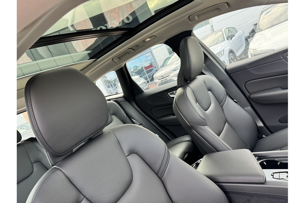 2023 Volvo XC60 Plus B5