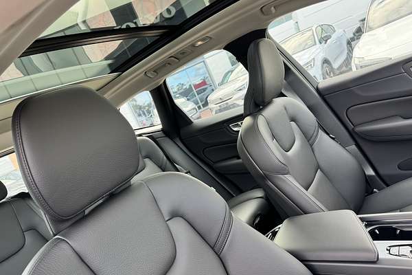 2023 Volvo XC60 Plus B5