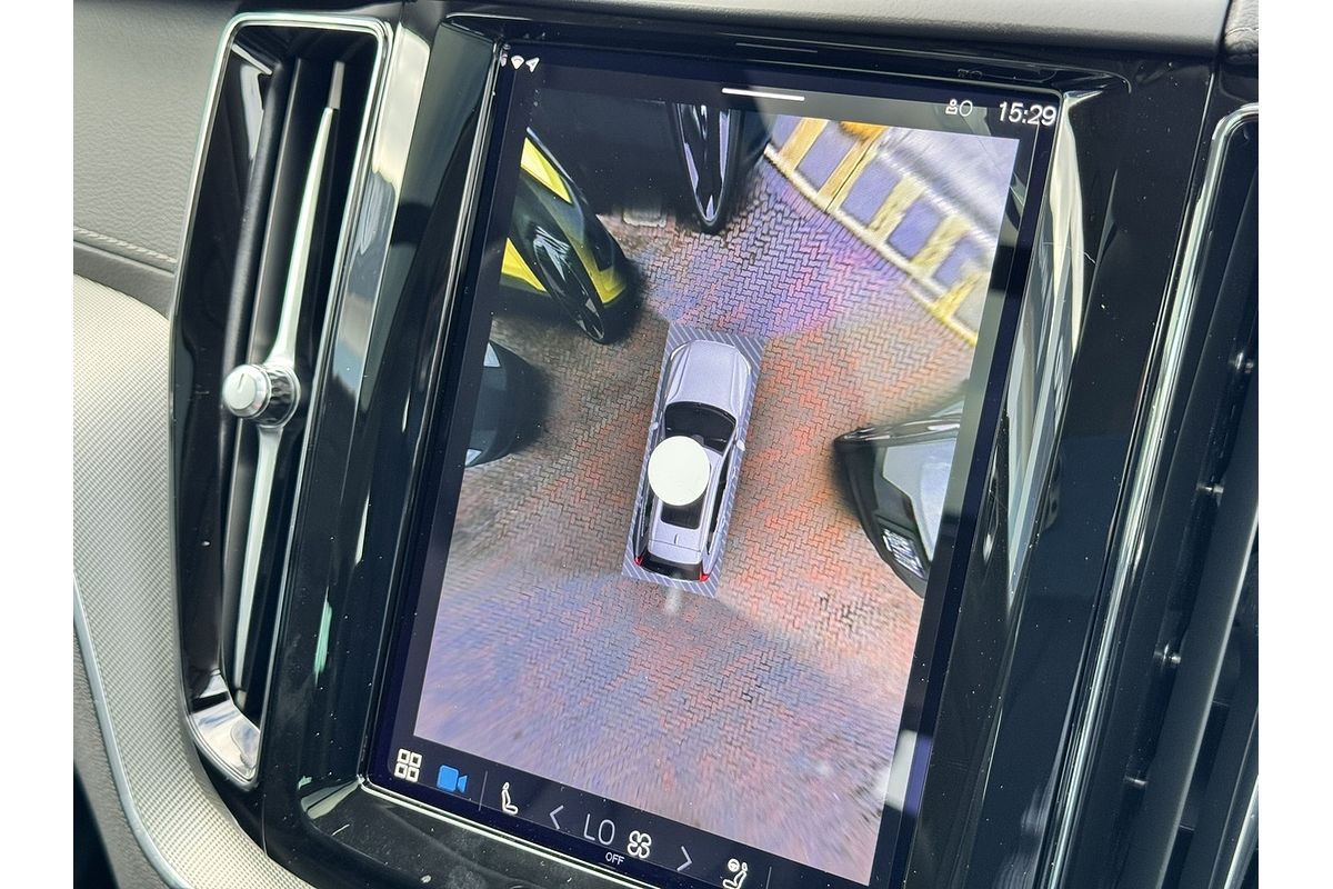 2023 Volvo XC60 Plus B5