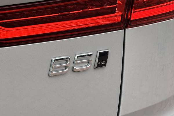 2023 Volvo XC60 Plus B5