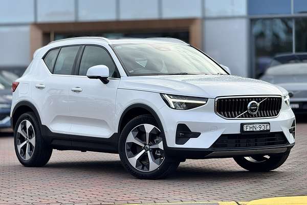 2023 Volvo XC40 Ultimate B4 Bright