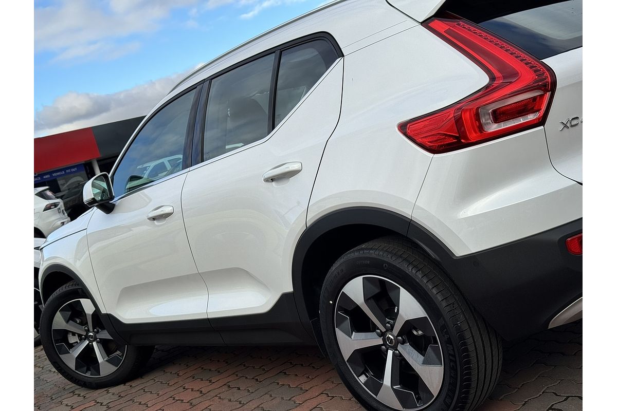 2023 Volvo XC40 Ultimate B4 Bright