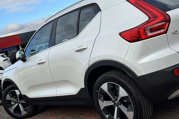 2023 Volvo XC40 Ultimate B4 Bright