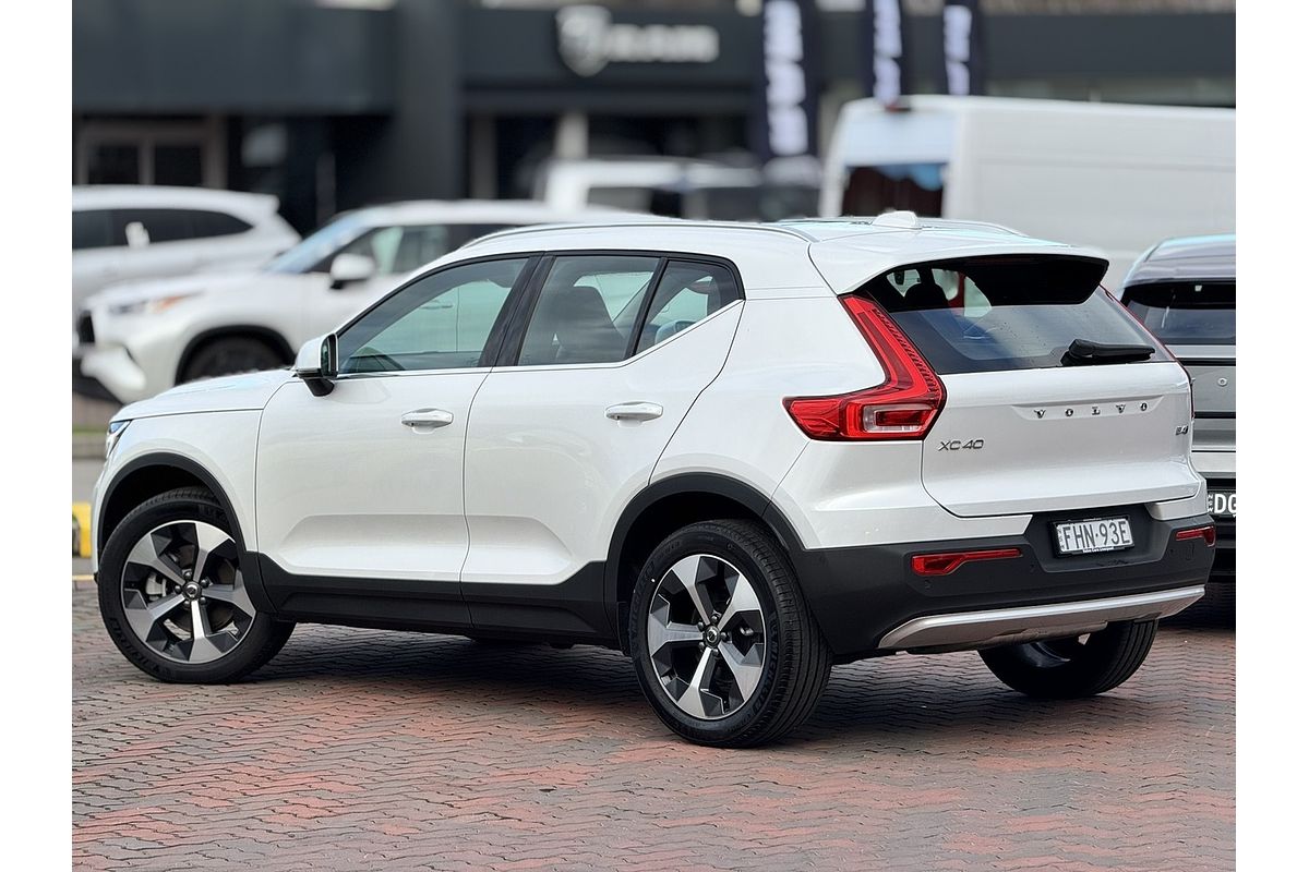 2023 Volvo XC40 Ultimate B4 Bright
