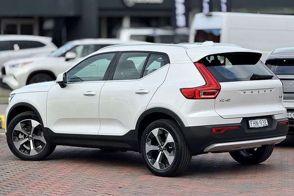 2023 Volvo XC40 Ultimate B4 Bright