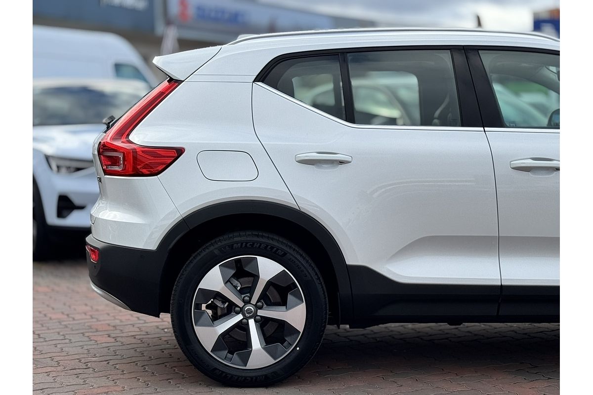 2023 Volvo XC40 Ultimate B4 Bright