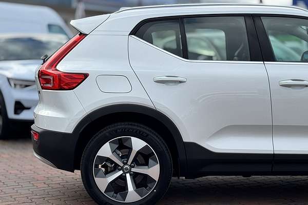 2023 Volvo XC40 Ultimate B4 Bright