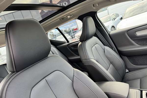 2023 Volvo XC40 Ultimate B4 Bright