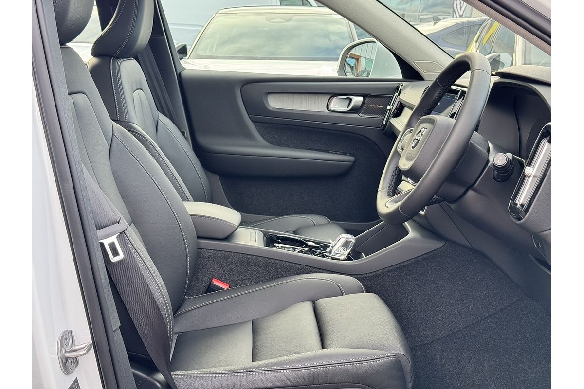 2023 Volvo XC40 Ultimate B4 Bright