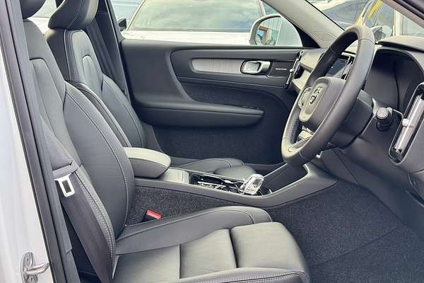2023 Volvo XC40 Ultimate B4 Bright