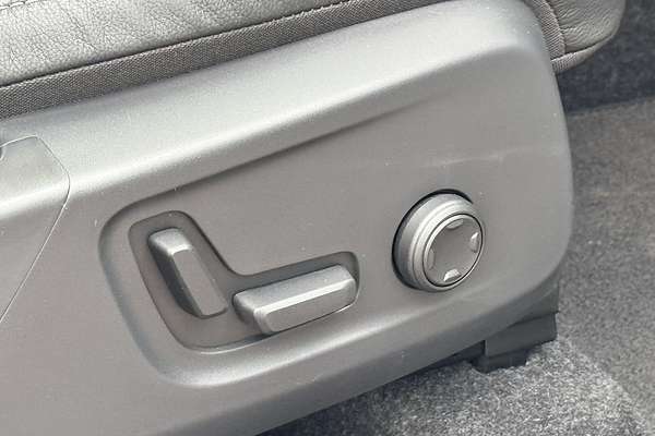 2023 Volvo XC40 Ultimate B4 Bright