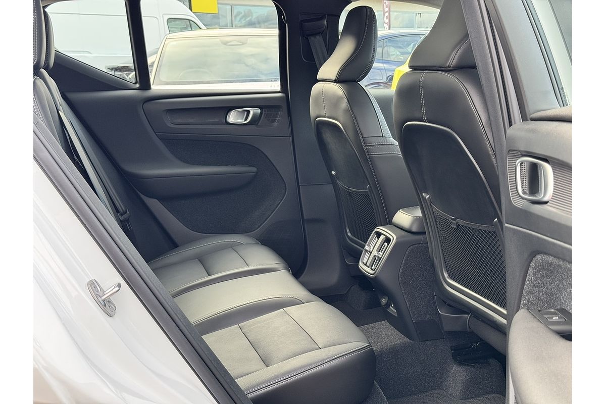 2023 Volvo XC40 Ultimate B4 Bright