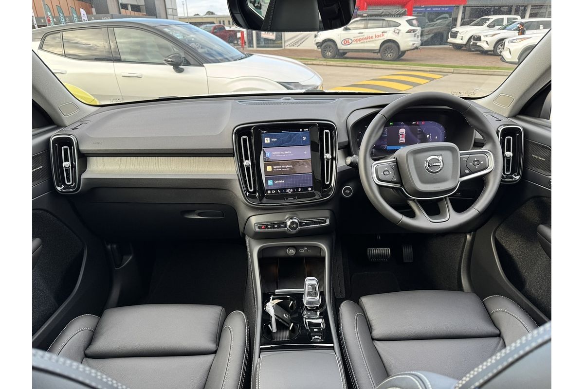 2023 Volvo XC40 Ultimate B4 Bright