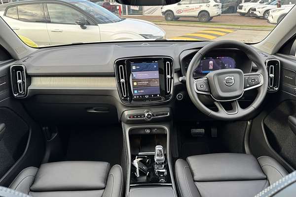 2023 Volvo XC40 Ultimate B4 Bright
