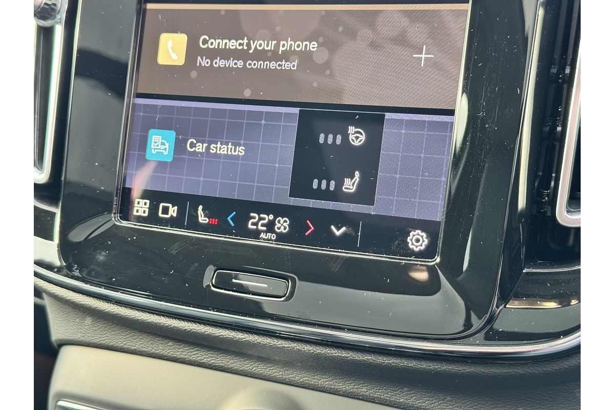 2023 Volvo XC40 Ultimate B4 Bright