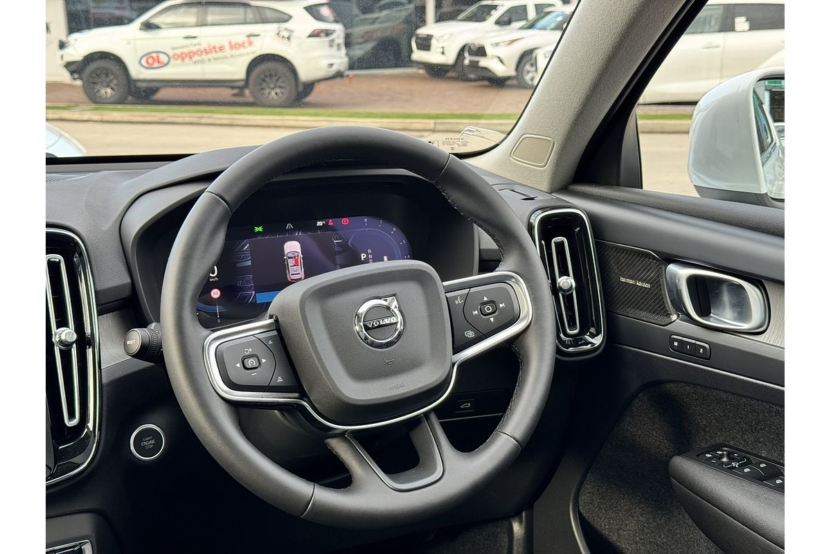 2023 Volvo XC40 Ultimate B4 Bright