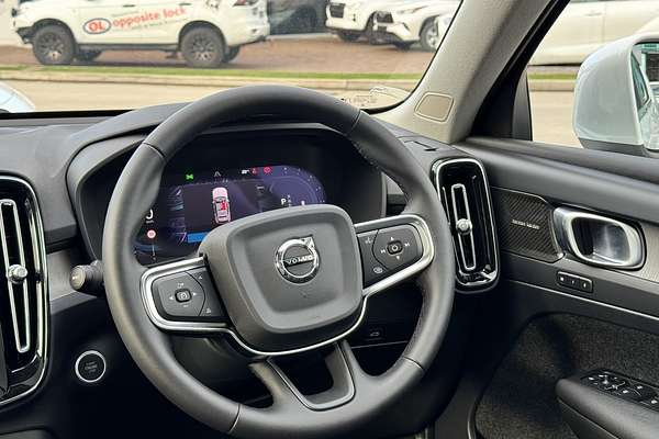 2023 Volvo XC40 Ultimate B4 Bright