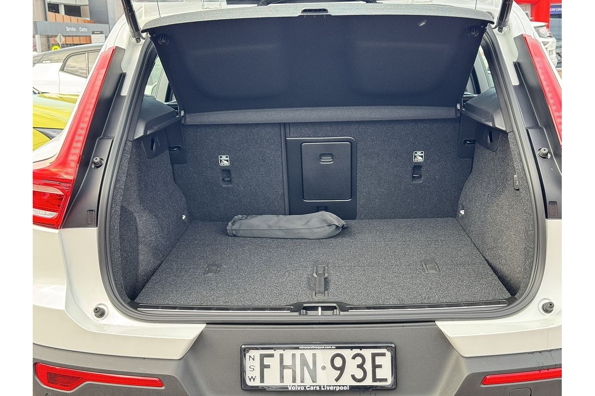 2023 Volvo XC40 Ultimate B4 Bright