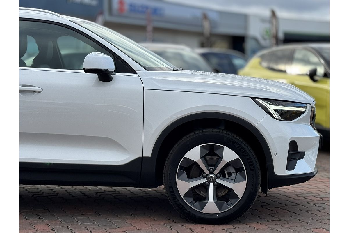 2023 Volvo XC40 Ultimate B4 Bright