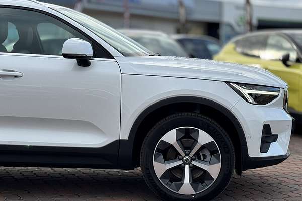 2023 Volvo XC40 Ultimate B4 Bright