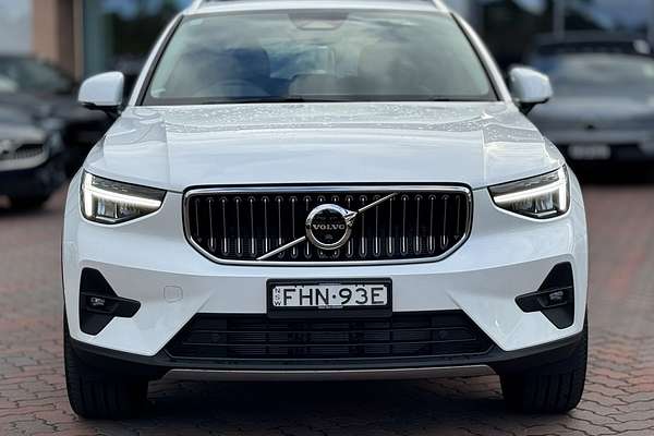 2023 Volvo XC40 Ultimate B4 Bright