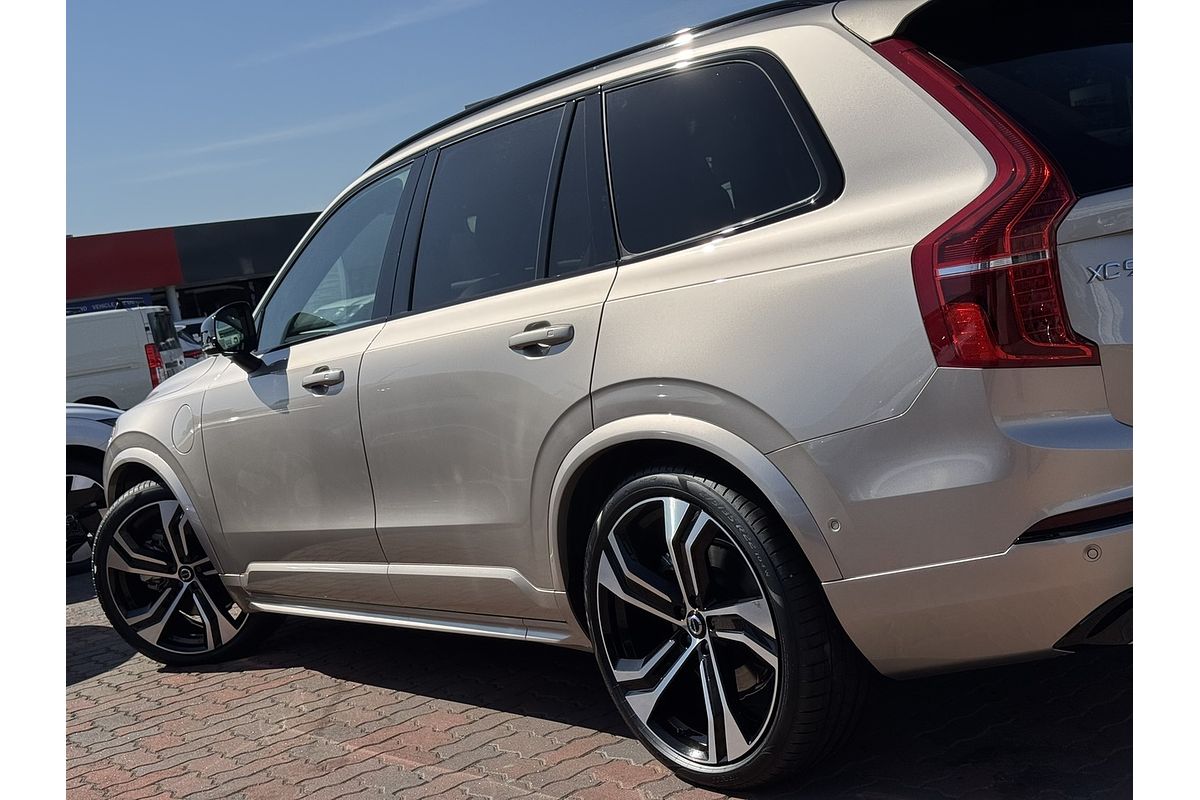 2023 Volvo XC90 Recharge Ultimate T8 Plug-In Hybrid